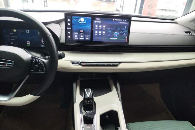 Used Geely Auto Emgrand L HiP 2022 1.5TD-DHT Pro 100KM Super Swift Audio And AC Panel