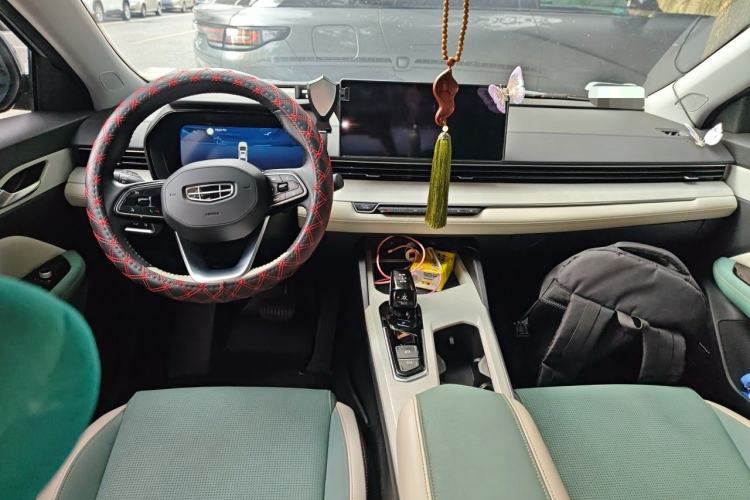 Used Geely Auto Emgrand L HiP 2022 1.5TD-DHT Pro 100KM Super Swift Center Console