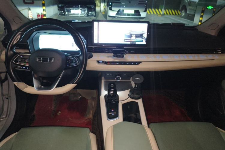 Used Geely Auto Emgrand L HiP 2022 1.5TD-DHT Pro 100KM Super Rui Center Console