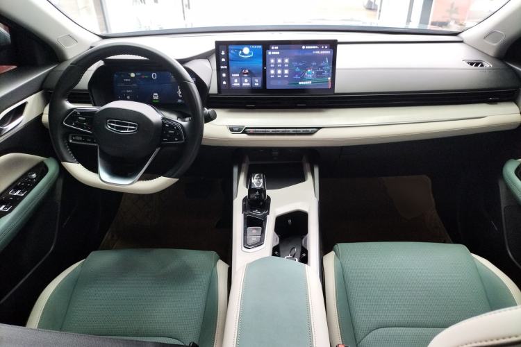 Used Geely Auto Emgrand L HiP 2022 1.5TD-DHT Pro 100KM Super Swift Center Console