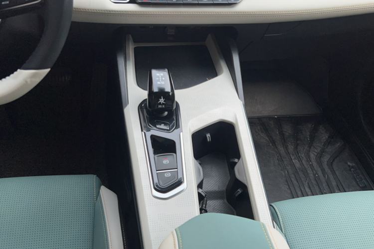 Used Geely Auto Emgrand L HiP 2022 1.5TD-DHT Pro 100KM Super Rui Gear Lever