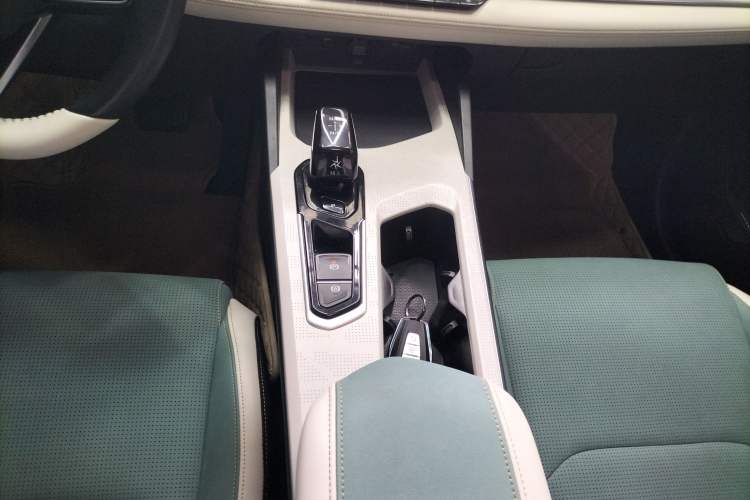 Used Geely Auto Emgrand L HiP 2022 1.5TD-DHT Pro 100KM Super Swift Gear Lever