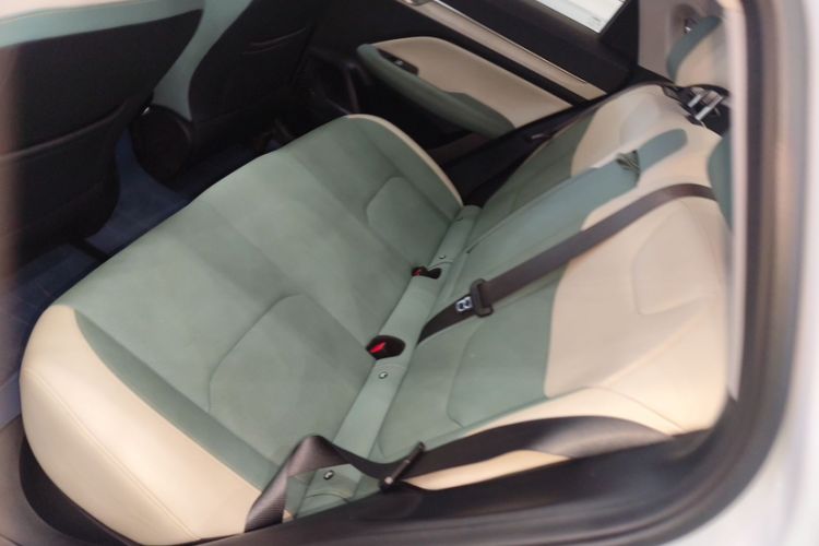 Used Geely Auto Emgrand L HiP 2022 1.5TD-DHT Pro 100KM Super Rui Interior 4