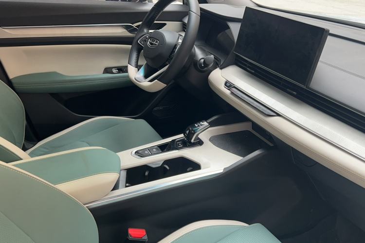 Used Geely Auto Emgrand L HiP 2022 1.5TD-DHT Pro 100KM Super Rui Interior 6