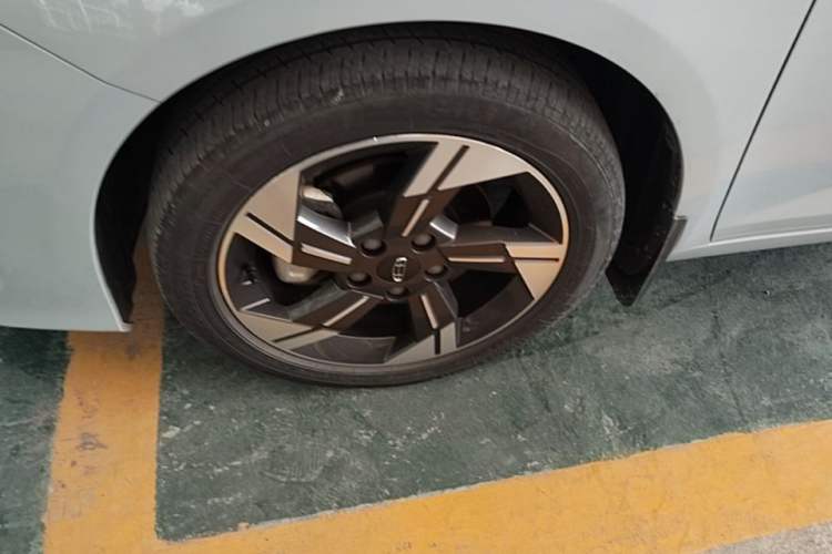 Used Geely Auto Emgrand L HiP 2022 1.5TD-DHT Pro 100KM Super Rui Left Front Wheel Hub