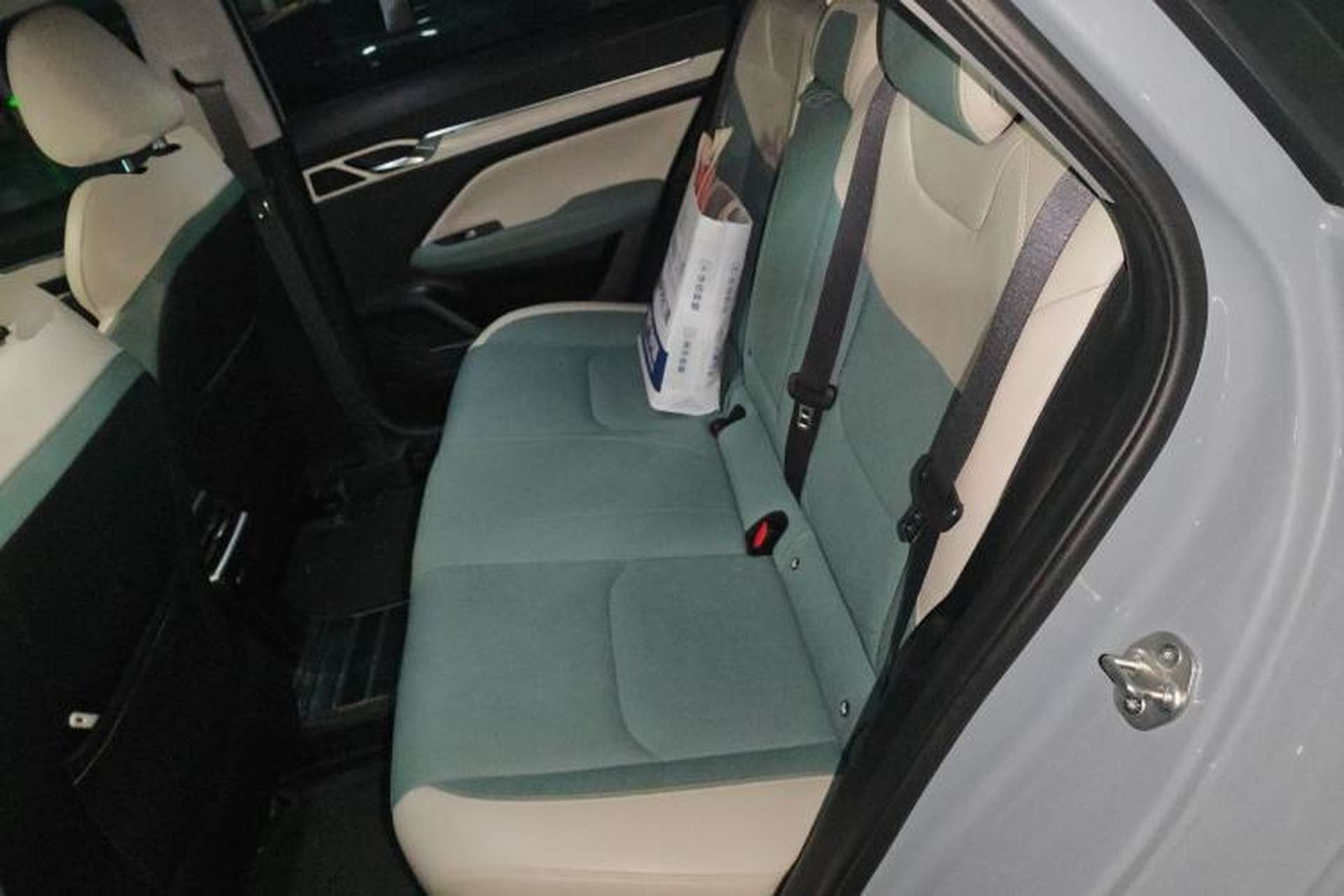 Used Geely Auto Emgrand L HiP 2022 1.5TD-DHT Pro 100KM Super Swift Left Rear Seat