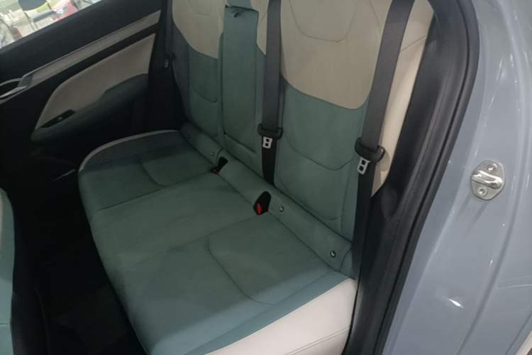 Used Geely Auto Emgrand L HiP 2022 1.5TD-DHT Pro 100KM Super Swift Left Rear Seat