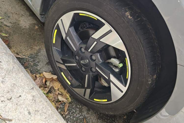 Used Geely Auto Emgrand L HiP 2022 1.5TD-DHT Pro 100KM Super Swift Right Front Wheel Hub