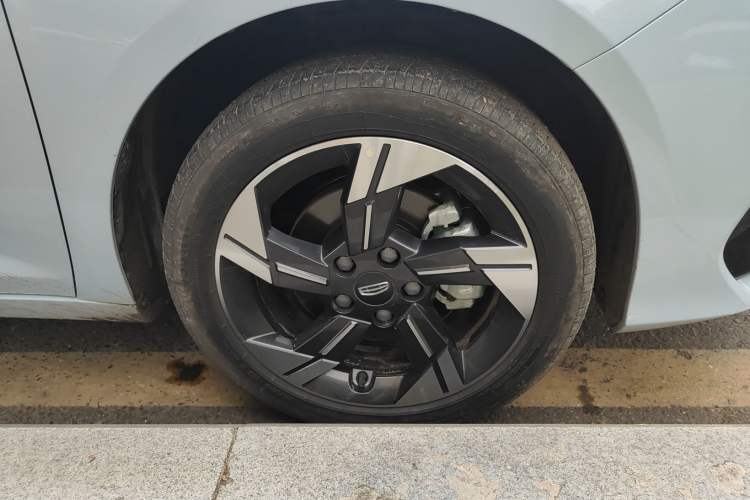 Used Geely Auto Emgrand L HiP 2022 1.5TD-DHT Pro 100KM Super Rui Right Front Wheel Hub