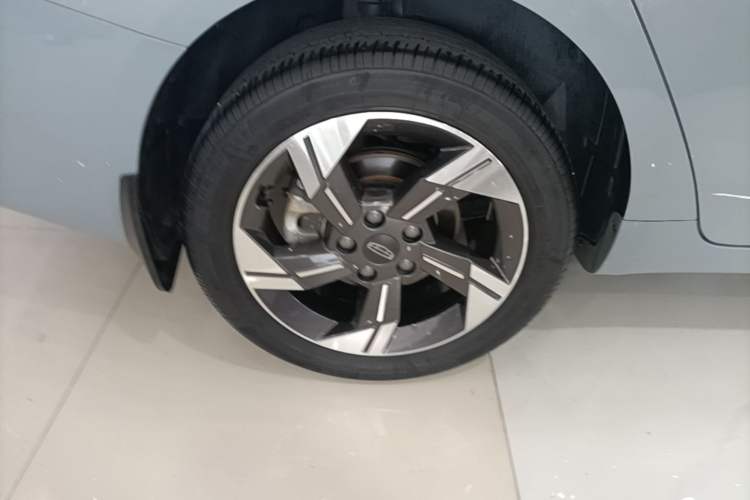 Used Geely Auto Emgrand L HiP 2022 1.5TD-DHT Pro 100KM Super Swift Right Rear Wheel Hub