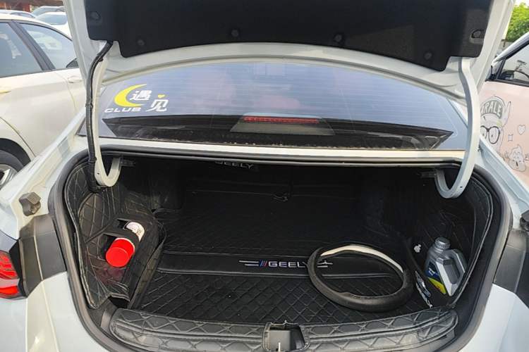 Used Geely Auto Emgrand L HiP 2022 1.5TD-DHT Pro 100KM Executive Edition Trunk