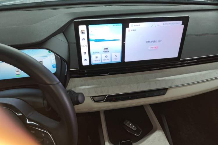 Used Geely Auto Emgrand L HiP 2022 1.5TD-DHT Pro 100KM Super Rui Audio And AC Panel