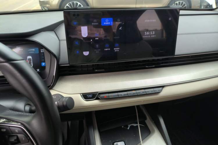 Used Geely Auto Emgrand L HiP 2022 1.5TD-DHT Pro 100KM Super Swift Audio And AC Panel