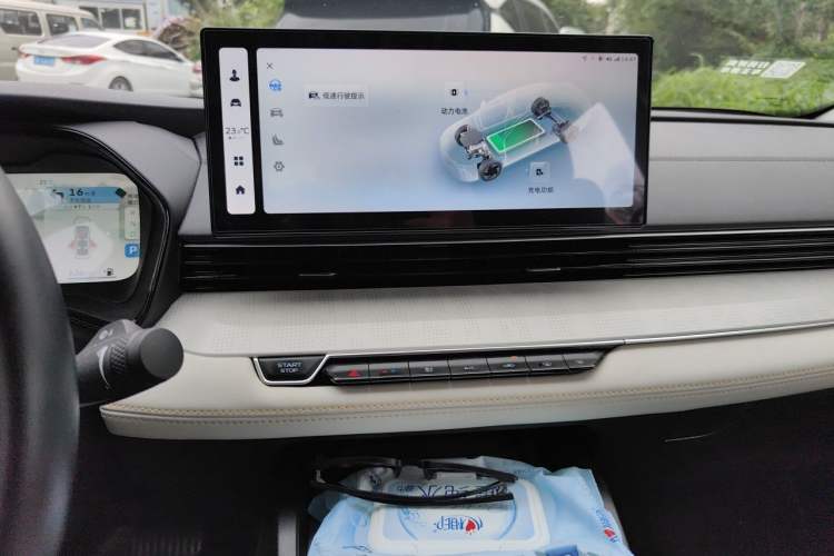 Used Geely Auto Emgrand L HiP 2022 1.5TD-DHT Pro 100KM Super Swift Audio And AC Panel