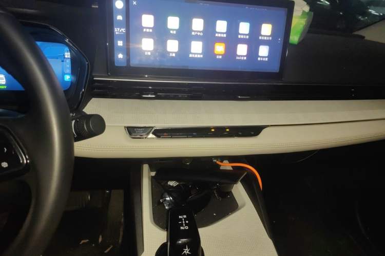 Used Geely Auto Emgrand L HiP 2022 1.5TD-DHT Pro 100KM Super Rui Audio And AC Panel