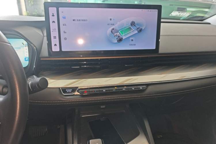 Used Geely Auto Emgrand L HiP 2022 1.5TD-DHT Pro 100KM Super Clean Audio And AC Panel