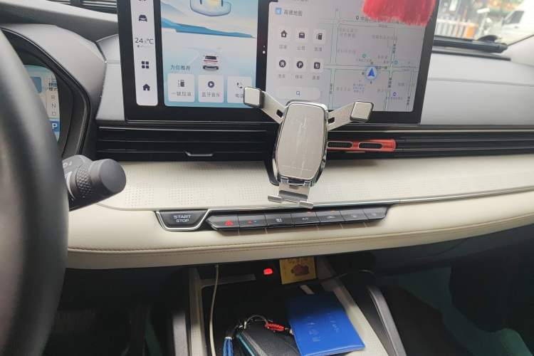 Used Geely Auto Emgrand L HiP 2022 1.5TD-DHT Pro 100KM Super Swift Audio And AC Panel