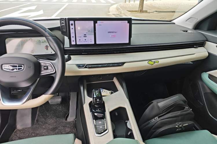 Used Geely Auto Emgrand L HiP 2022 1.5TD-DHT Pro 100KM Super Rui Audio And AC Panel