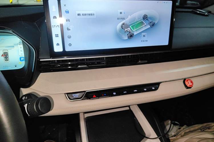 Used Geely Auto Emgrand L HiP 2022 1.5TD-DHT Pro 100KM Super Rui Audio And AC Panel