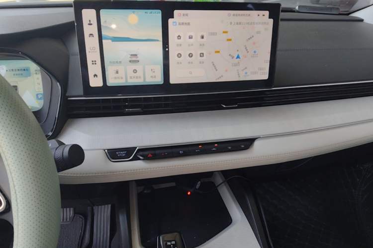 Used Geely Auto Emgrand L HiP 2022 1.5TD-DHT Pro 100KM Super Rui Audio And AC Panel