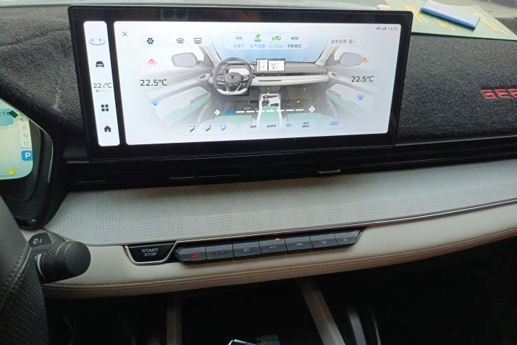 Used Geely Auto Emgrand L HiP 2022 1.5TD-DHT Pro 100KM Super Swift Audio And AC Panel