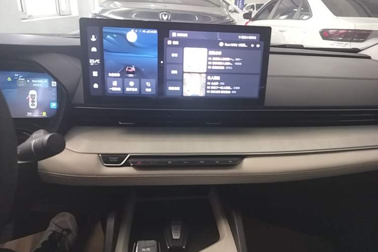 Used Geely Auto Emgrand L HiP 2022 1.5TD-DHT Pro 100KM Super Rui Audio And AC Panel