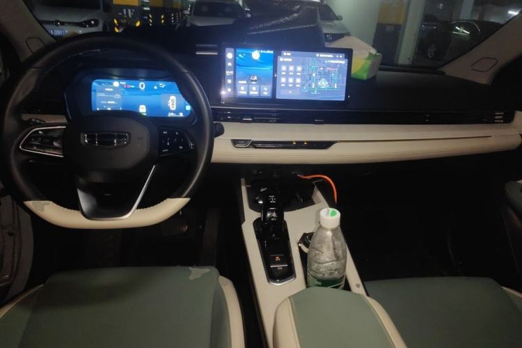 Used Geely Auto Emgrand L HiP 2022 1.5TD-DHT Pro 100KM Super Rui Center Console
