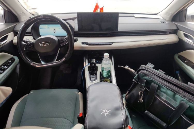 Used Geely Auto Emgrand L HiP 2022 1.5TD-DHT Pro 100KM Super Swift Center Console