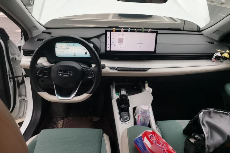 Used Geely Auto Emgrand L HiP 2022 1.5TD-DHT Pro 100KM Super Swift Center Console