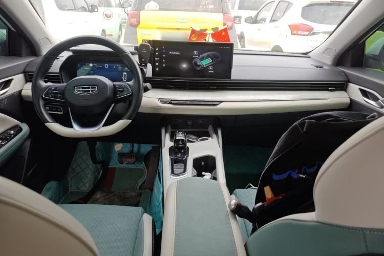 Used Geely Auto Emgrand L HiP 2022 1.5TD-DHT Pro 100KM Super Swift Center Console