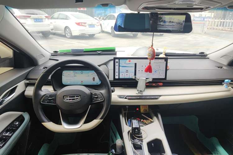 Used Geely Auto Emgrand L HiP 2022 1.5TD-DHT Pro 100KM Super Swift Center Console