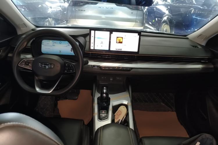 Used Geely Auto Emgrand L HiP 2022 1.5TD-DHT Pro 100KM Super Clean Center Console
