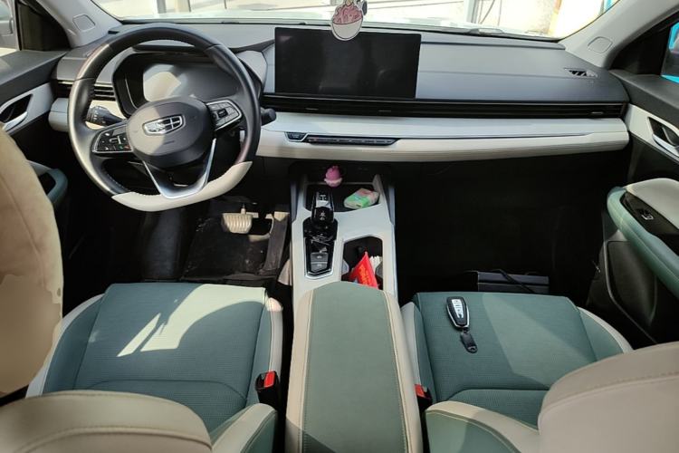 Used Geely Auto Emgrand L HiP 2022 1.5TD-DHT Pro 100KM Super Swift Center Console