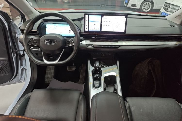 Used Geely Auto Emgrand L HiP 2022 1.5TD-DHT Pro 100KM Super Clean Center Console