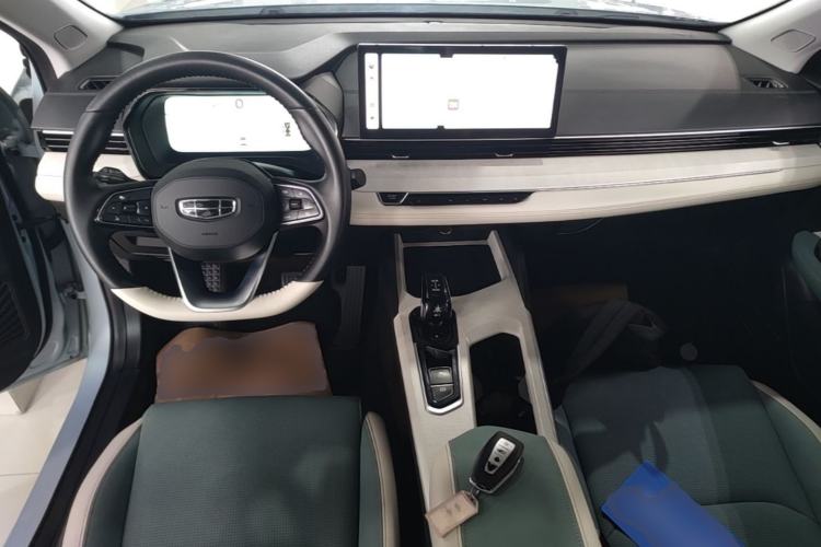 Used Geely Auto Emgrand L HiP 2022 1.5TD-DHT Pro 100KM Super Rui Center Console