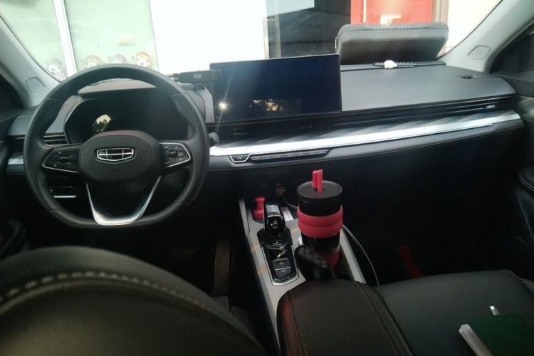 Used Geely Auto Emgrand L HiP 2022 1.5TD-DHT Pro 100KM Super Clean Center Console