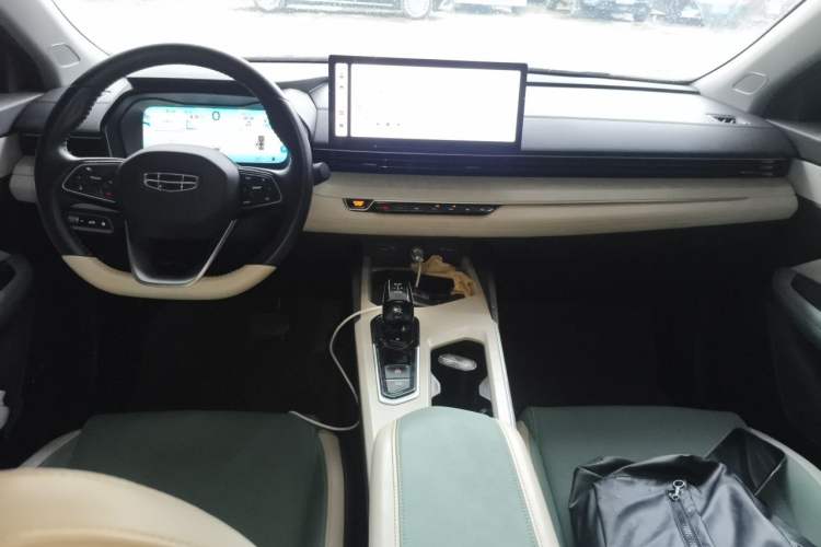 Used Geely Auto Emgrand L HiP 2022 1.5TD-DHT Pro 100KM Super Rui Center Console