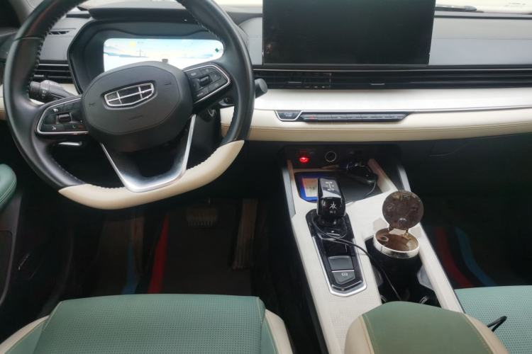 Used Geely Auto Emgrand L HiP 2022 1.5TD-DHT Pro 100KM Super Swift Center Console