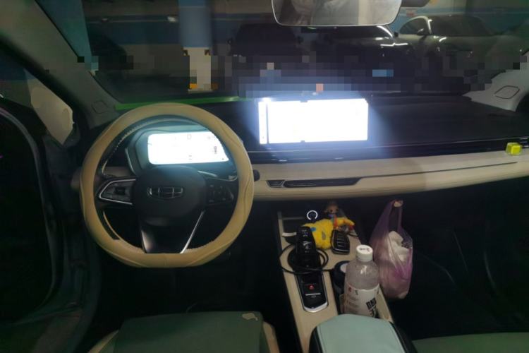 Used Geely Auto Emgrand L HiP 2022 1.5TD-DHT Pro 100KM Super Swift Center Console