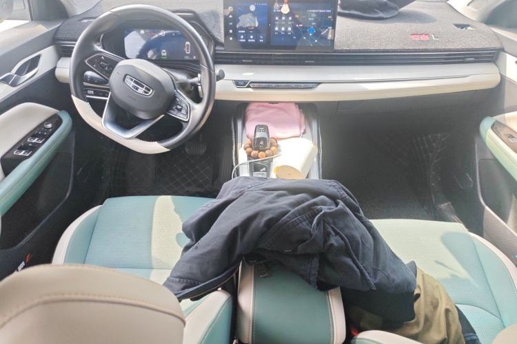 Used Geely Auto Emgrand L HiP 2022 1.5TD-DHT Pro 100KM Super Rui Center Console