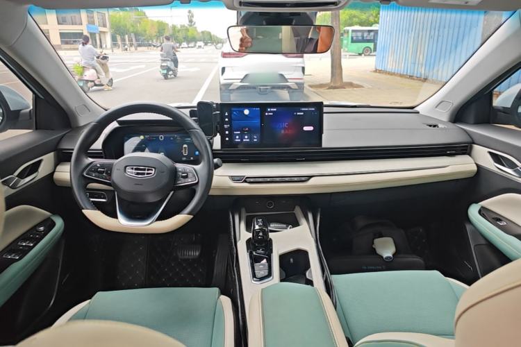 Used Geely Auto Emgrand L HiP 2022 1.5TD-DHT Pro 100KM Super Rui Center Console