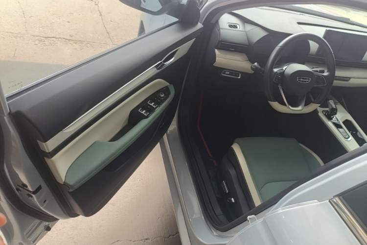 Used Geely Auto Emgrand L HiP 2022 1.5TD-DHT Pro 100KM Super Swift Driver Seat