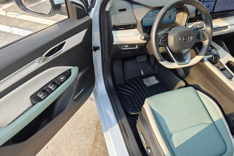Used Geely Auto Emgrand L HiP 2022 1.5TD-DHT Pro 100KM Super Rui Driver Seat