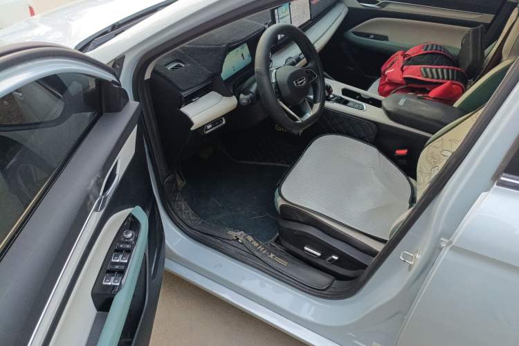 Used Geely Auto Emgrand L HiP 2022 1.5TD-DHT Pro 100KM Super Swift Driver Seat