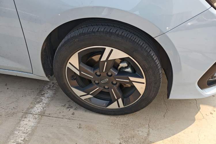 Used Geely Auto Emgrand L HiP 2022 1.5TD-DHT Pro 100KM Super Rui Exterior 1