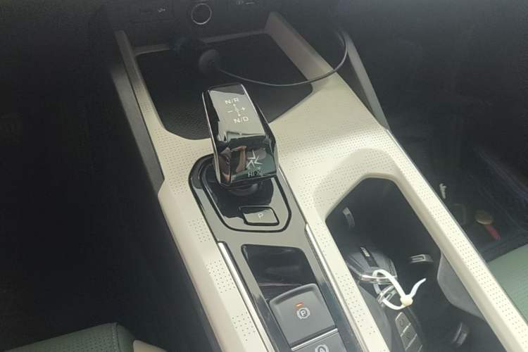 Used Geely Auto Emgrand L HiP 2022 1.5TD-DHT Pro 100KM Super Swift Gear Lever