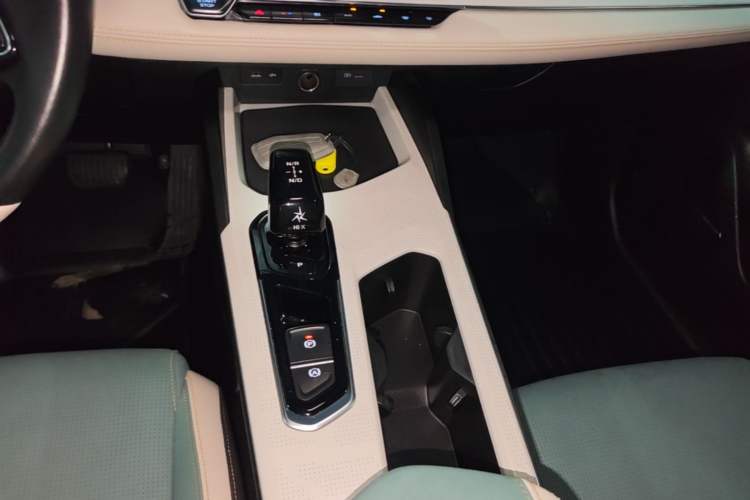Used Geely Auto Emgrand L HiP 2022 1.5TD-DHT Pro 100KM Super Swift Gear Lever