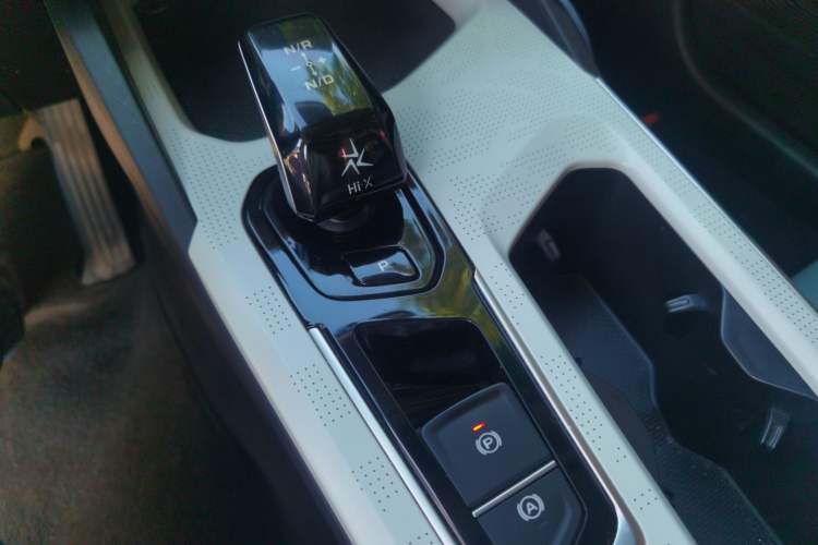 Used Geely Auto Emgrand L HiP 2022 1.5TD-DHT Pro 100KM Super Rui Gear Lever