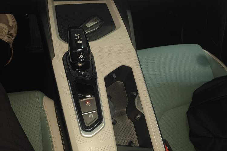 Used Geely Auto Emgrand L HiP 2022 1.5TD-DHT Pro 100KM Super Rui Gear Lever