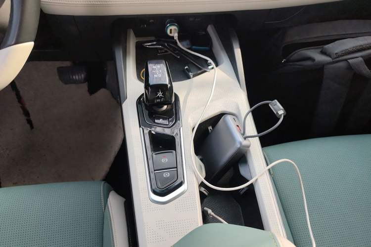 Used Geely Auto Emgrand L HiP 2022 1.5TD-DHT Pro 100KM Super Swift Gear Lever